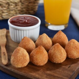 coxinha-de-frango-com-requeijao-que-bomm