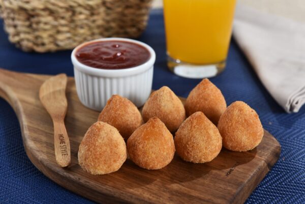 coxinha-de-frango-com-requeijao-que-bomm