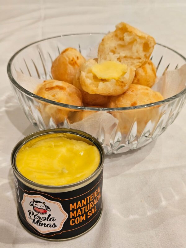 pão-de-queijo-manteiga-maturada-perola-de-minas